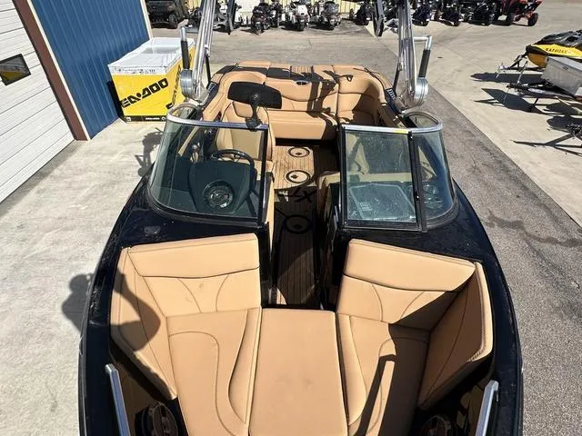 Slide: The Image of MasterCraft XT21 2021 - 34