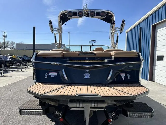 Slide: The Image of MasterCraft XT21 2021 - 7