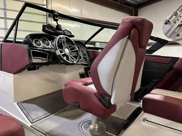 Slide: The Image of MasterCraft XT20 2022 - 11