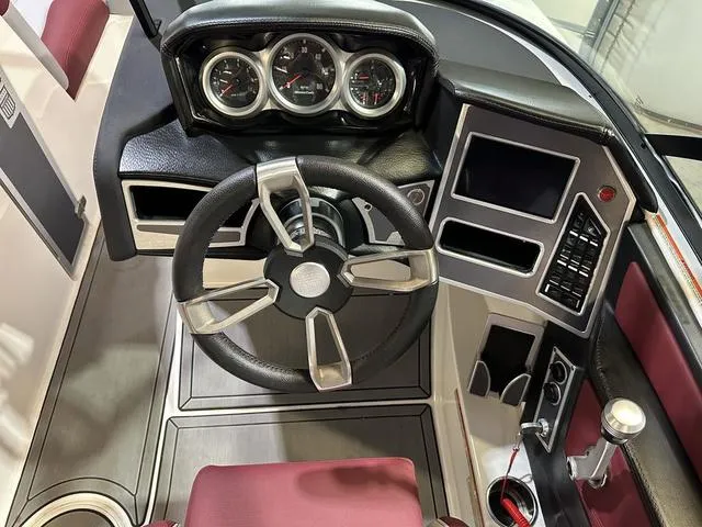 Slide: The Image of MasterCraft XT20 2022 - 12