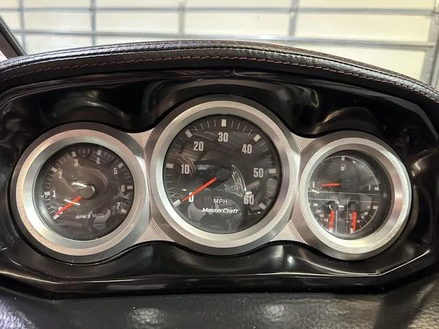 Slide: The Image of MasterCraft XT20 2022 - 13