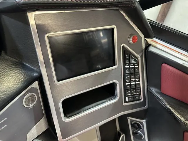 Slide: The Image of MasterCraft XT20 2022 - 14