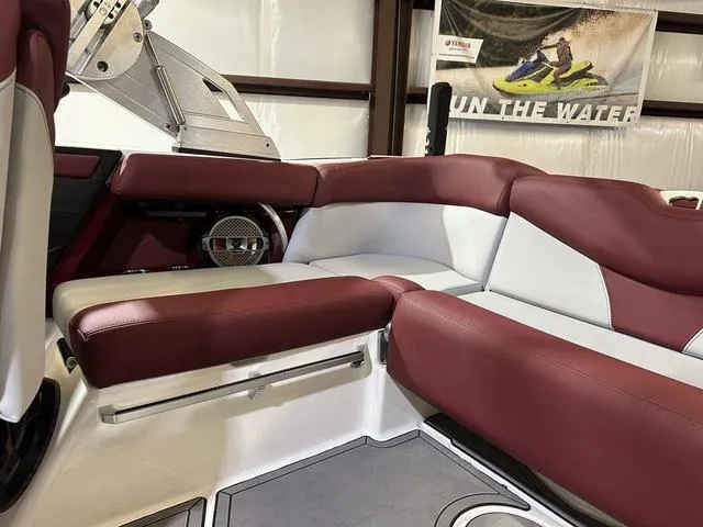 Slide: The Image of MasterCraft XT20 2022 - 16