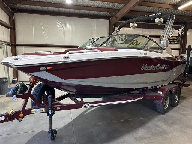 Slide: The Image of MasterCraft XT20 2022 - 2