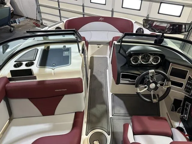 Slide: The Image of MasterCraft XT20 2022 - 20