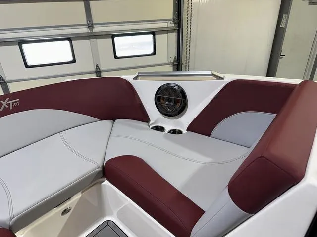 Slide: The Image of MasterCraft XT20 2022 - 23