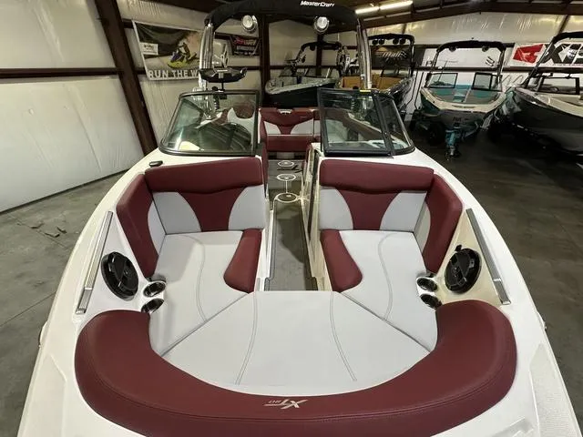 Slide: The Image of MasterCraft XT20 2022 - 24