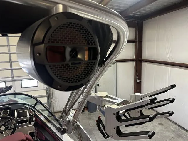 Slide: The Image of MasterCraft XT20 2022 - 25