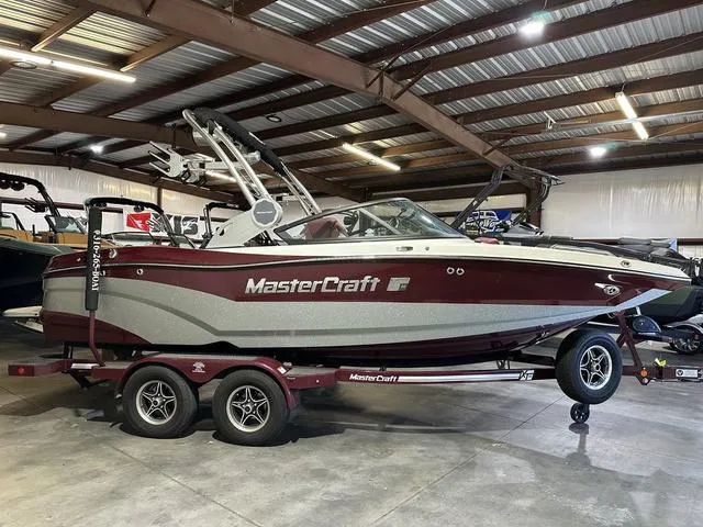 Slide: The Image of MasterCraft XT20 2022 - 5