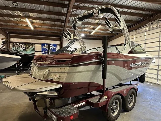 Slide: The Image of MasterCraft XT20 2022 - 6