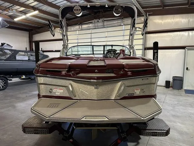 Slide: The Image of MasterCraft XT20 2022 - 7