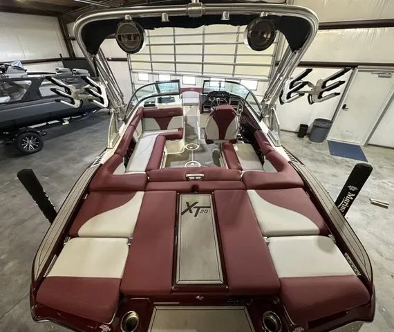 Slide: The Image of MasterCraft XT20 2022 - 9