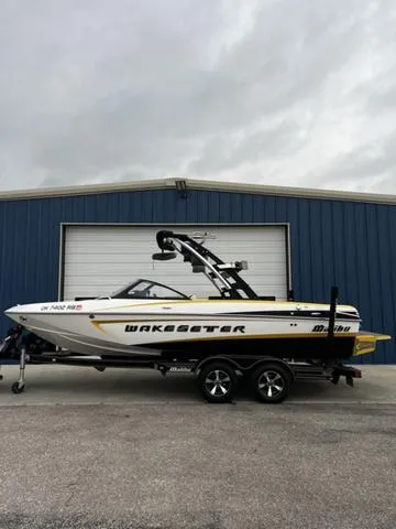 Slide: The Image of Malibu Wakesetter 21 VLX 2014 - 1