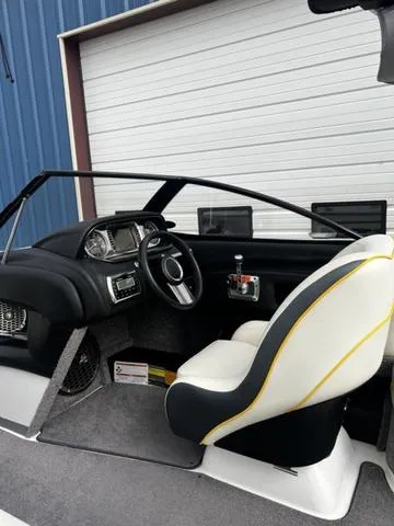 Slide: The Image of Malibu Wakesetter 21 VLX 2014 - 13