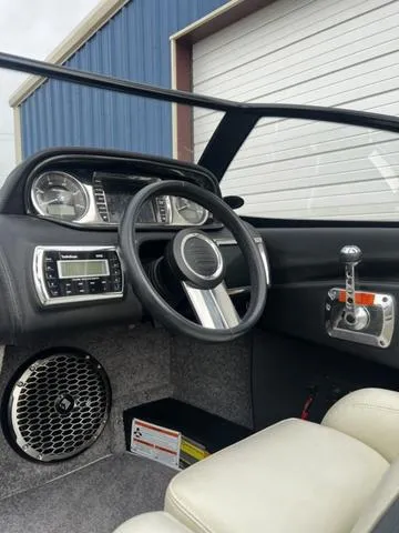 Slide: The Image of Malibu Wakesetter 21 VLX 2014 - 14