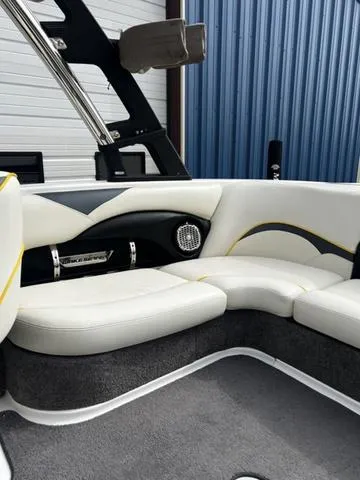 Slide: The Image of Malibu Wakesetter 21 VLX 2014 - 15