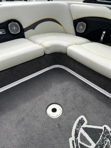 Slide: The Image of Malibu Wakesetter 21 VLX 2014 - 17