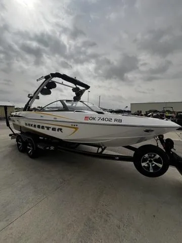 Slide: The Image of Malibu Wakesetter 21 VLX 2014 - 5