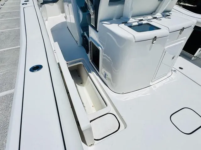 Slide: The Image of Tidewater 320 CC Adventure 2022 - 10