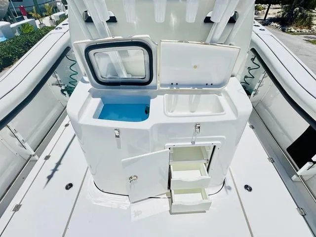 Slide: The Image of Tidewater 320 CC Adventure 2022 - 11