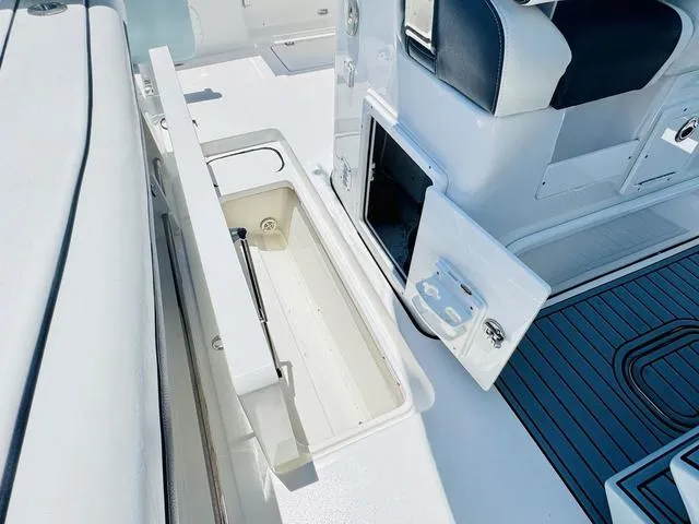 Slide: The Image of Tidewater 320 CC Adventure 2022 - 12