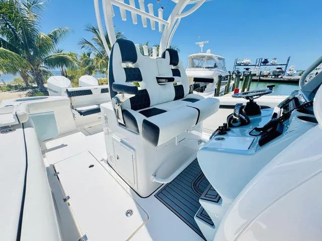 Slide: The Image of Tidewater 320 CC Adventure 2022 - 13