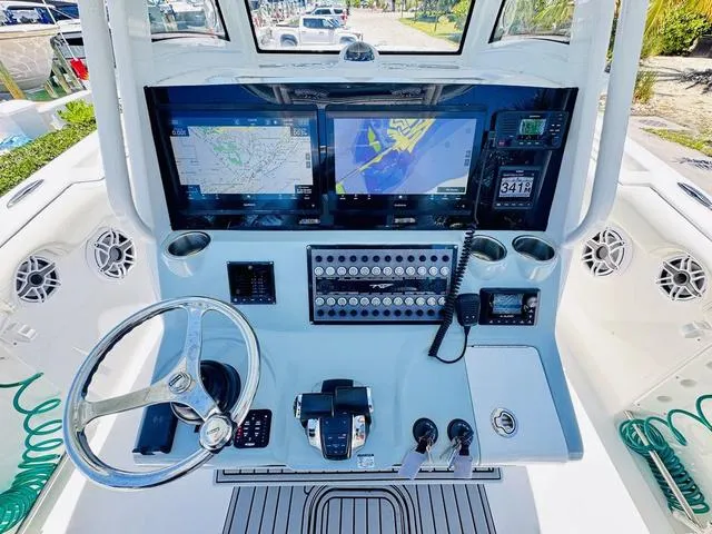 Slide: The Image of Tidewater 320 CC Adventure 2022 - 15