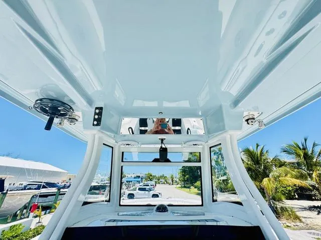 Slide: The Image of Tidewater 320 CC Adventure 2022 - 16