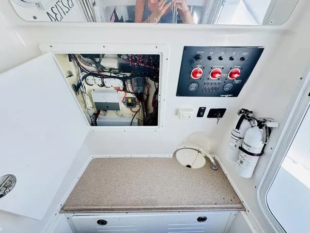 Slide: The Image of Tidewater 320 CC Adventure 2022 - 18