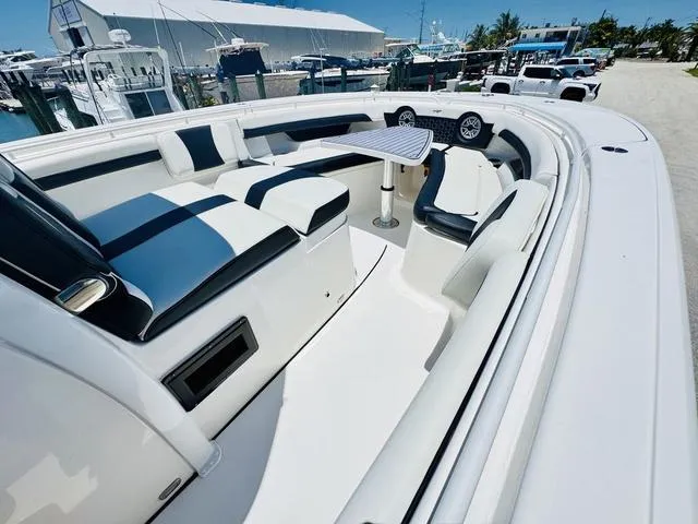 Slide: The Image of Tidewater 320 CC Adventure 2022 - 20