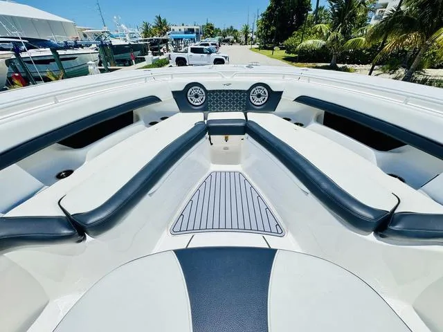 Slide: The Image of Tidewater 320 CC Adventure 2022 - 22