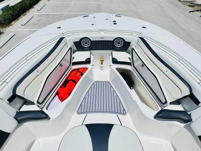 Slide: The Image of Tidewater 320 CC Adventure 2022 - 24