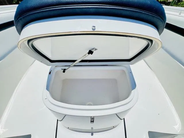 Slide: The Image of Tidewater 320 CC Adventure 2022 - 28