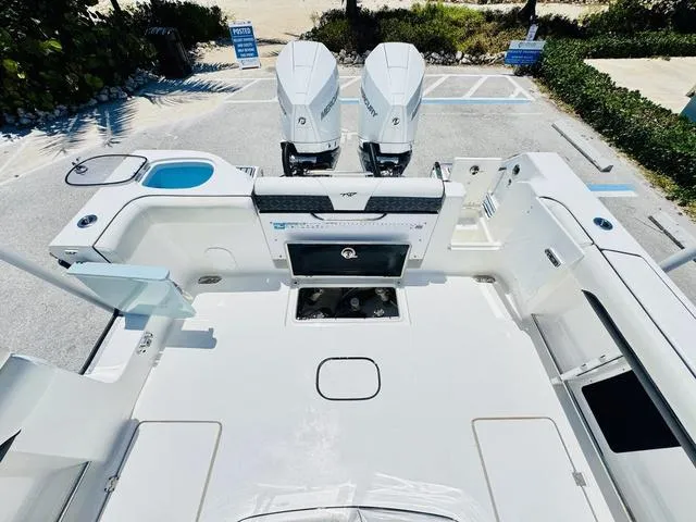 Slide: The Image of Tidewater 320 CC Adventure 2022 - 8