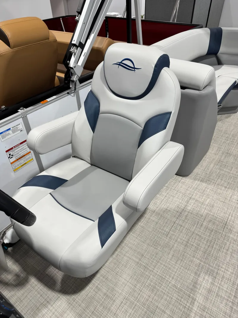 Slide: The Image of Luxury boat seat in white and gray, G3 Select 322RC, 2025 model. - 10