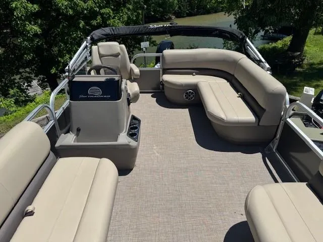 Slide: The Image of Sun Tracker Party Barge 16 DLX 2024 - 51