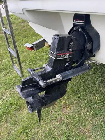 Slide: The Image of Sea Ray 230BR 1998 - 3