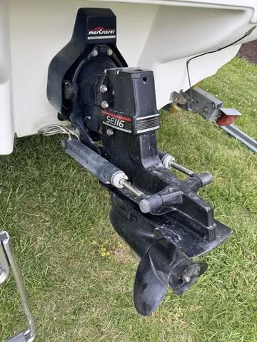 Slide: The Image of Sea Ray 230BR 1998 - 4