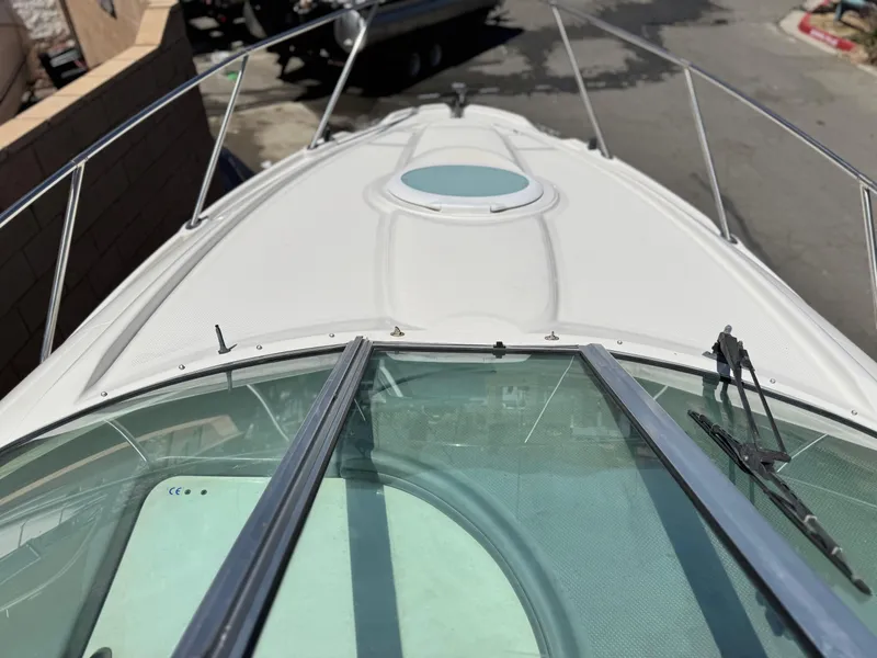 Slide: The Image of 2004 Maxum 2500 SE boat deck view with windshield and hatch. - 11
