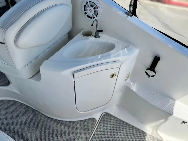 Slide: The Image of 2004 Maxum 2500 SE boat interior with sink and speaker. - 17