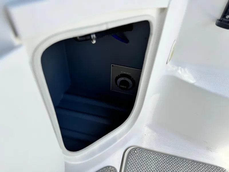 Slide: The Image of Storage compartment in a 2004 Maxum 2500 SE boat. - 18