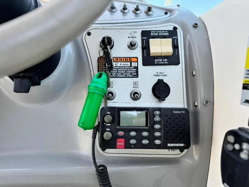 Slide: The Image of Control panel of a 2004 Maxum 2500 SE boat with radio and switches. - 28