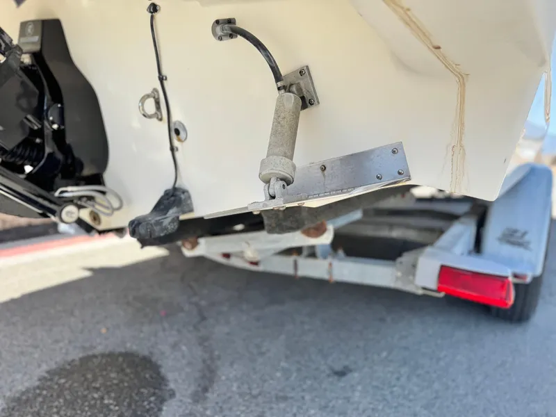 Slide: The Image of Rear view of a 2004 Maxum 2500 SE boat on a trailer. - 41