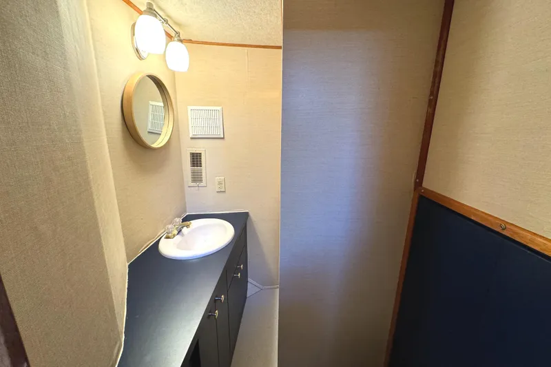 Slide: The Image of Skipperliner 560 Coastal Cruiser 1996 - 51