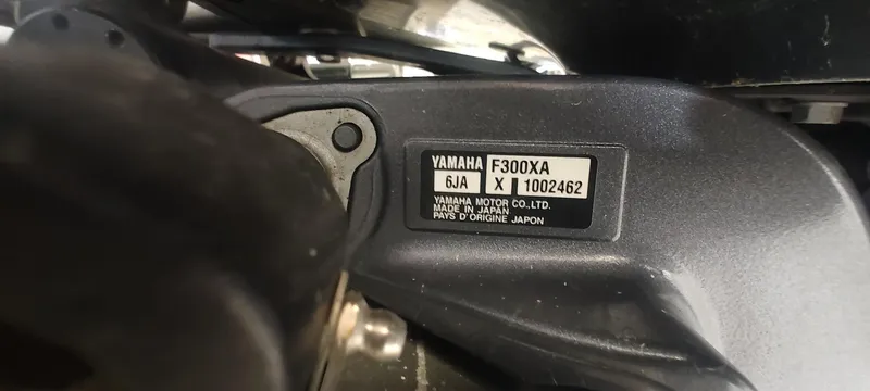 Slide: The Image of Yamaha F300XA engine label on 2021 Bennington RX 25 RXFBA boat. - 21