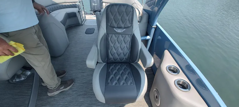 Slide: The Image of 2021 Bennington RX 25 RXFBA boat interior with luxury seating and cup holders. - 5