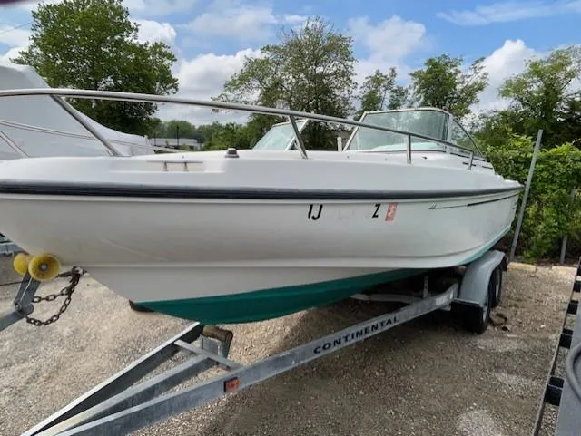 Slide: The Image of 1999 Boston Whaler 20 Ventura Bowrider on trailer, parked outdoors. - 2