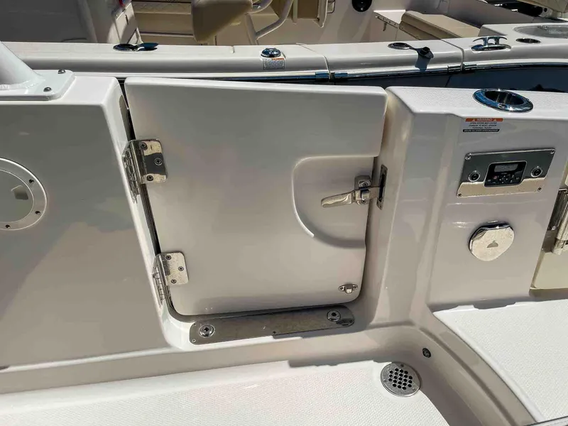 Slide: The Image of 2021 Chaparral 300 OSX boat deck with closed hatch and stainless steel hardware. - 37