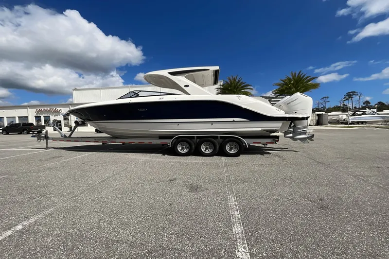 Slide: The Image of Sea Ray SLX 310 Outboard 2026 - 12