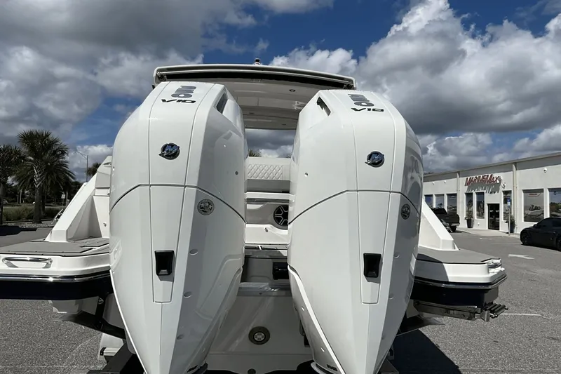Slide: The Image of Sea Ray SLX 310 Outboard 2026 - 16